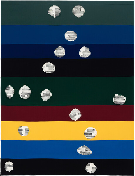 Trou trouvé, 2024 &ndash; 190 x 145 cm; Tusche auf Baumwolle unter Garn und Mischgewebe; Foto: Studio Jasmin Schmidt