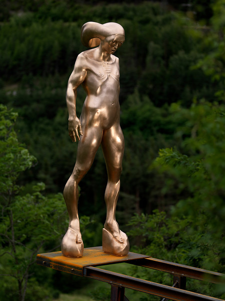 COR, 2008-2009 &ndash; 270x70x80 cm; Bronzeguss, Kryolithglas
