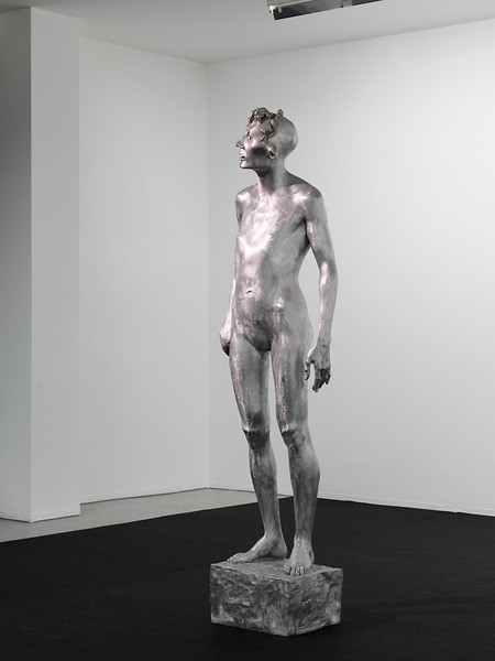Zack, 2001-11 – 210x50x45 cm; Aluminiumguss, Kryolithglas