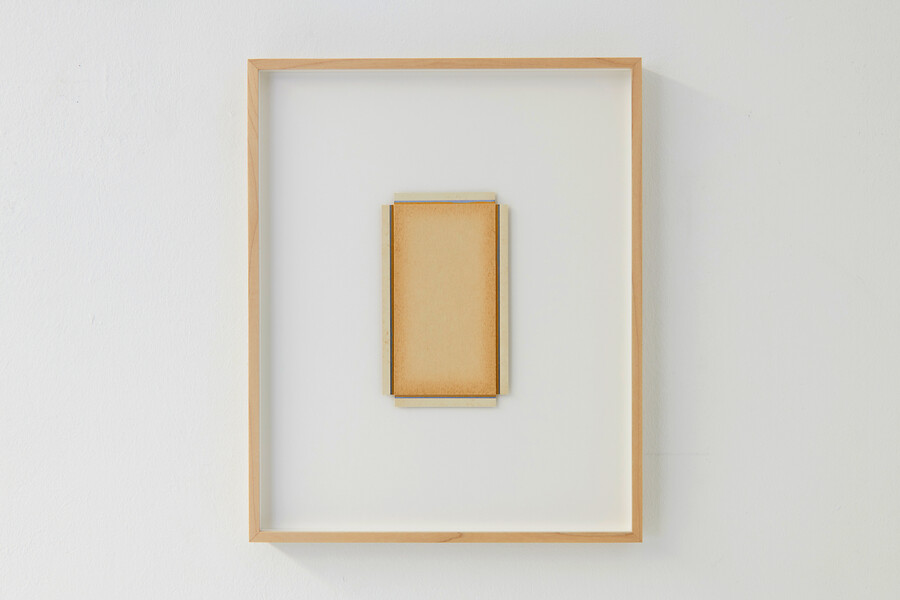 Hans im Glück, 2019 (Ed. 7/25) &ndash; 16 x 9,5 x 0,3 cmm; gerahmt 36,5 x 30 cm; Collage - einseitig bedruckte Pappen, kaschiert; Foto: Annette Kradisch