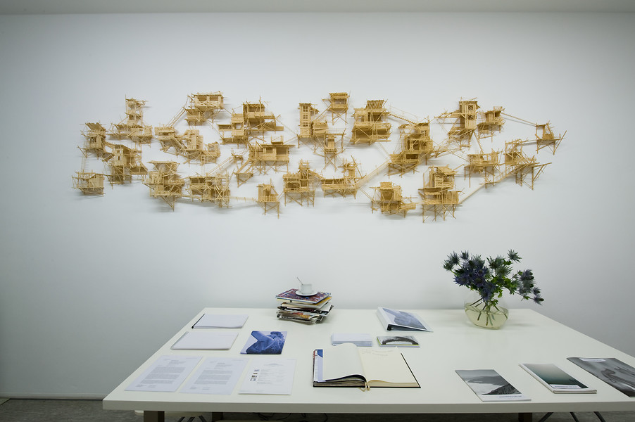 homegrown # 4 (Baumhaus), 2010 &ndash; ca. 370 x 95 x 22 cm; Holz