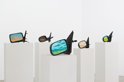 Andreas Töpfer, Spiegel # 1 - Spiegel # 12, 2017 – Ausstellungsansicht; Objekte ca. 25 x 25 cm bis 35 x 35 cm; Acryl auf Autospiegel