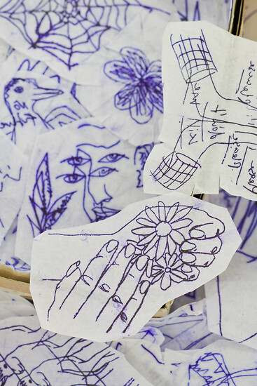 René  Radomsky, tätovierte Zeichnungen, ab 2017 fortlaufend &ndash; verschiedene Formate, Stencilpapiere (Foto: Annette Kradisch)