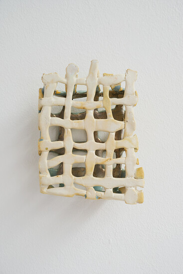 o. T. , 2026 &ndash; 16 x 12 cm; Keramik; (Foto: Annette Kradisch)