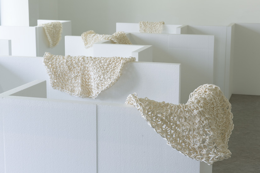 Detail aus Gisela Kleinlein, Ohne Titel, 2011 &ndash; Maße variabel; Styropor, Papier; Foto: Annette Kradisch