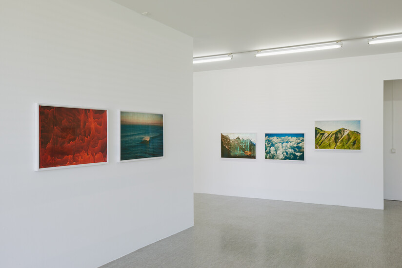 Ausstellungsansicht „Burning Heart” &ndash; Foto: Annette Kradisch