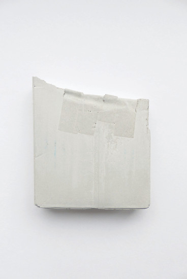 Martina Essig, ohne Titel, 2014/2 /3 – ca. 10,2 x 9,0 x 1,8 cm; Beton