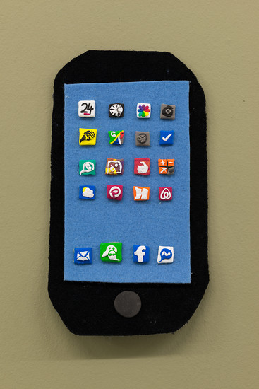 Verena Issel, Artphone VI, 2018 &ndash; 39 x 23 cm; Filz, Silikon-Styropor; Foto: Annette Kradisch