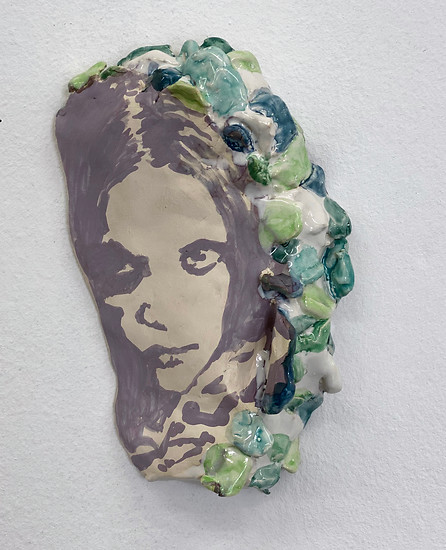 Markus Putze "Hinter den Blättern, zwischen den Zweigen", 2020 &ndash; 25 x 16 x 6 cm; Keramik glasiert