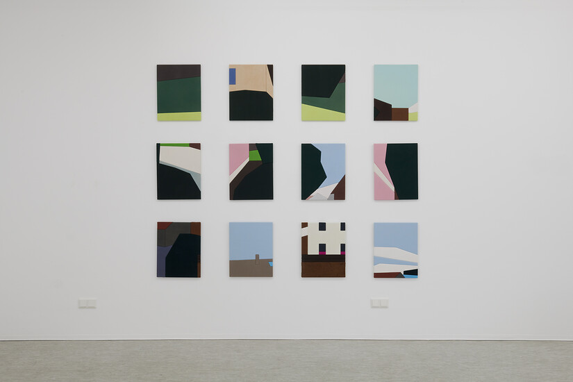 Splitter #1, #2, #3 (jeweils 4-teilig), 2021 &ndash; à 48 x 38 cm  - Hängung variabel; Stoffe ausrangierter Kleidungsstücke auf Holzplatten; Foto: Ausstellungsansicht Annette Kradisch