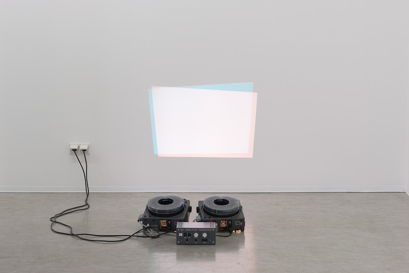 Oh Be A Fine Girl Kiss Me, 2017 &ndash; Dimensionen variabel; Stereo Diaprojektion