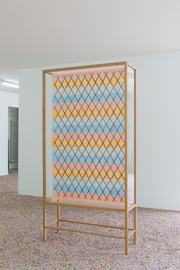 grenzen (A), 2017 &ndash; H 253 x B 114 x T 40 cm;
Aquarell, Papier, Acrylglas, Holz; Foto: Annette Kradisch