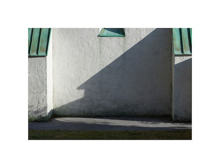 „Schatten 6“ (Kirchenwand), 2016 – Ed. 5; 60 x 87,3 cm x 90 x 117,3 cm; Archival Pigment Druck