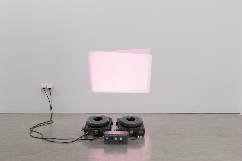 Oh Be A Fine Girl Kiss Me, 2017 &ndash; Dimensionen variabel; Stereo Diaprojektion