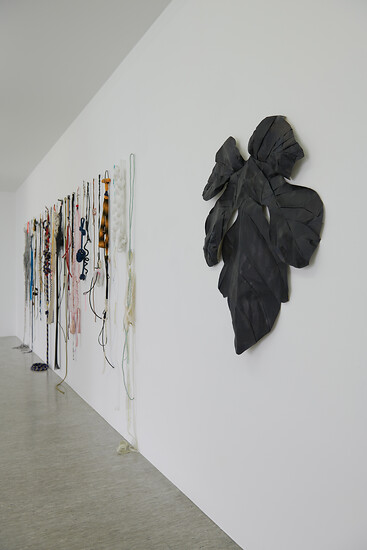 Ausstellungsansicht MAGIC  - Zauber und Geheimnis im Textilen &ndash; Foto: Annette Kradisch