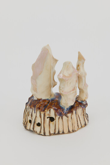 Markus Putze; Waldgeister VIII, 2025 &ndash; 7 x 10 x 14 cm; glasierte Keramik; Foto: Annette Kradisch