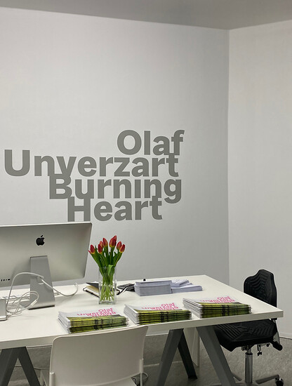 Ausstellungsansicht „Burning Heart” – Foto: Oechsner Galerie