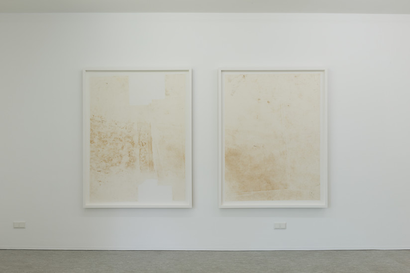 Exit # 2 (2-teilig), 2018 &ndash; je 175,5 x 135,5 cm; Stoff, Holz, Farbe; Foto: Annette Kradisch