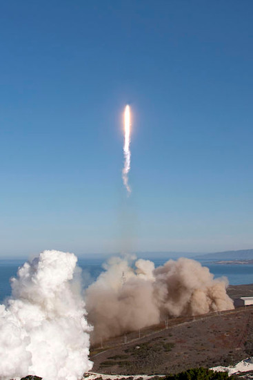 o. T. (Lift-off) aus einer Reihe von 86 Arbeiten, 2017 &ndash; Unikat; 28 x 22 cm; Archiv Pigmentdruck auf Photo Rag