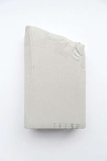 Martina Essig, ohne Titel, 2014/24/2 – ca. 12,1 x 7,4 x 2,4 cm; Beton