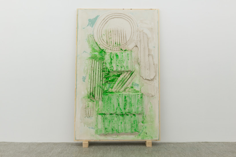 Ohne Titel, 2019 – 203 x 128 cm;
Putz, Farbe, Pigment auf Gipskarton und Holz; Foto Annette Kradisch