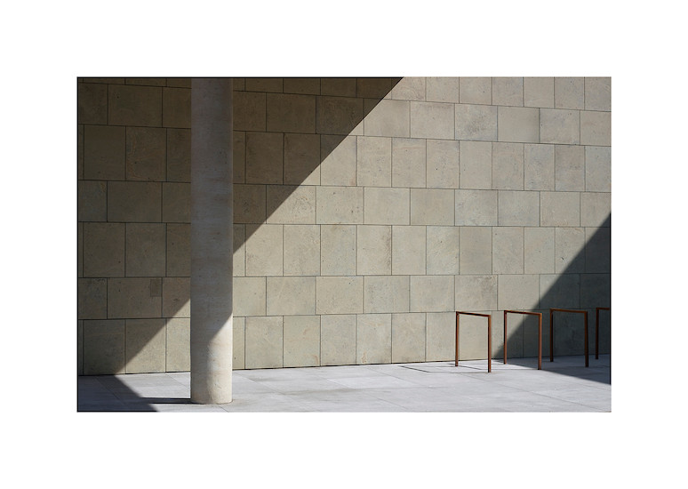 „Schatten 9“ (Durchgang), 2016 &ndash; Ed. 5; 70 x 111,5 cm auf 102 x 143,5 cm;
Archival Pigment Druck