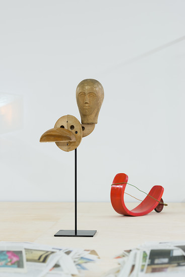 Matthias Stöckel, "Head to hat", 2017 &ndash; H 83 cm B 34 cm T 25 cm; Holz, Metall; Foto: Annette Kradisch