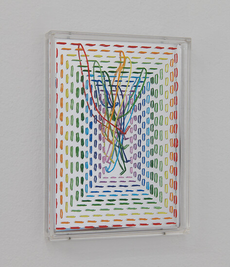 Andreas Oehlert, Ohne Titel (für D.), Ed. 10, 2025 &ndash; 20,5 x 15 x 2,5 cm; Acrylglas, Stickgarn; Foto: Annette Kradisch