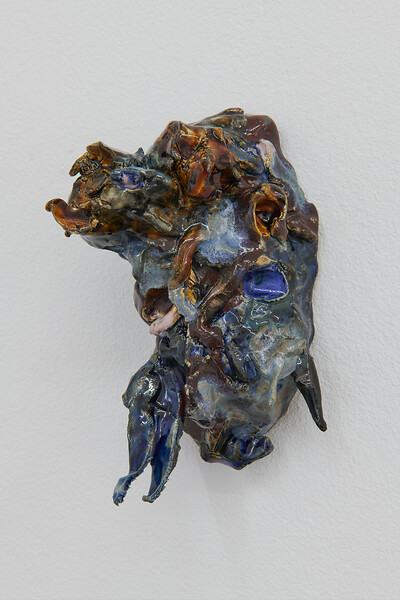 Natur, 2023 &ndash; 16x11x9 cm; Keramik; Foto: Annette Kradisch