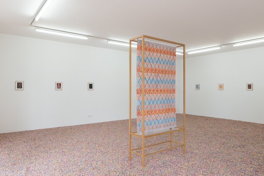 grenzen (A), 2017 &ndash; H 253 x B 114 x T 40 cm; Aquarell (beidseitig bemalt), Papier, Acrylglas, Holz; Foto: Annette Kradisch