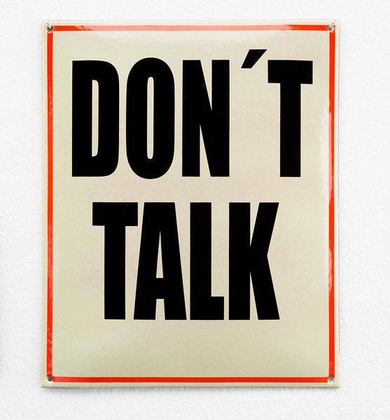 Emaille Nr. 10  - DON’T TALK - 2018 – Ed. 12; 26,5 x 21,5 cm; Emaille