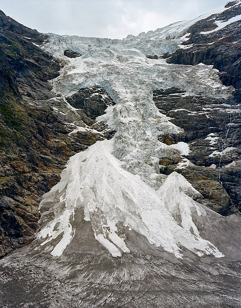 Oberer Grindelwaldgletscher (Schweiz) aus der Serie „Strata“, 2010 – Ed. 5+1, 162,5 x 128 cm, Light Jet Print auf Aludibond kaschiert, gerahmt