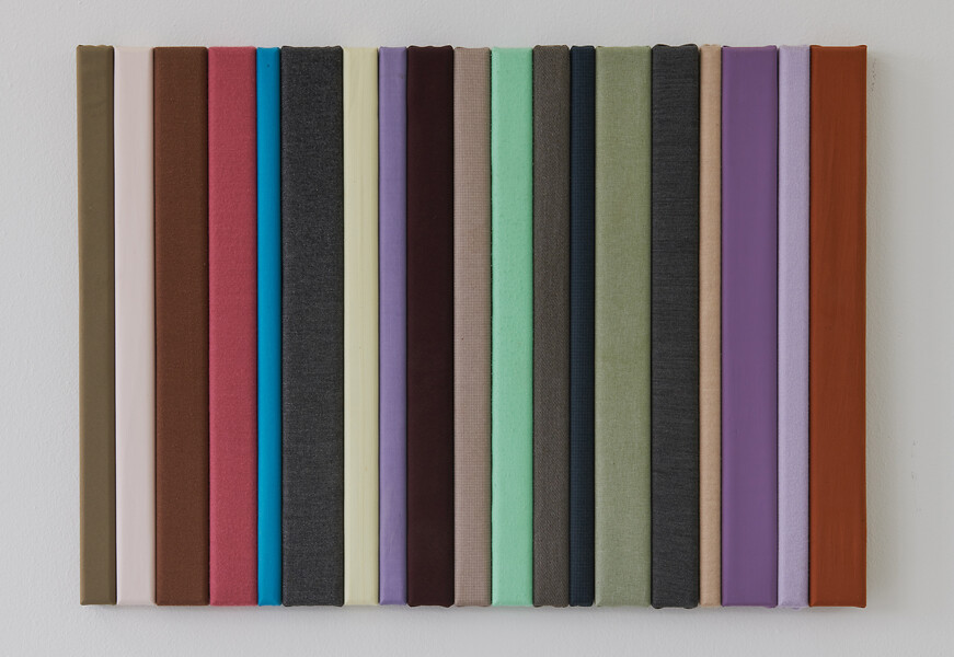 Barbara, 2020 &ndash; 50 x 70,5 cm; Stoffe ausrangierter Kleidungsstücke, Holz; Foto: Annette Kradisch