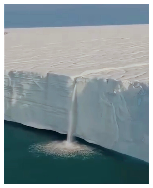 Schmelze, Antarktis aus der Werkserie Heat is on (Ed. 2/7), 2025 &ndash; 60 x 42 cm; Risografie, ger./Museumsglas